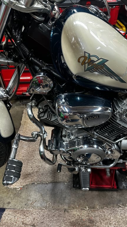 1995 Yamaha Virago 1100, restoration in progress: fuel tank and engine