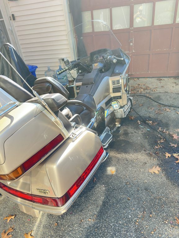1988 Honda Gold Wing GL1500 Aspencade Kindle: rear three-quarter view of the saddlebags and trunk