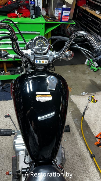 1996 Yamaha Virago XV250: top of the black fuel tank