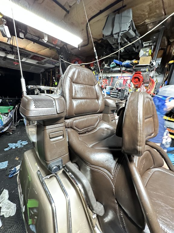 1988 Honda Gold Wing GL1500 Aspencade Kindle: rider and passenger seats from the rear quarter