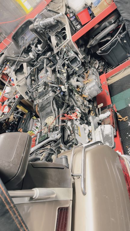 1988 Honda Gold Wing GL1500 Aspencade Kindle: engine and frame with the bodywork removed