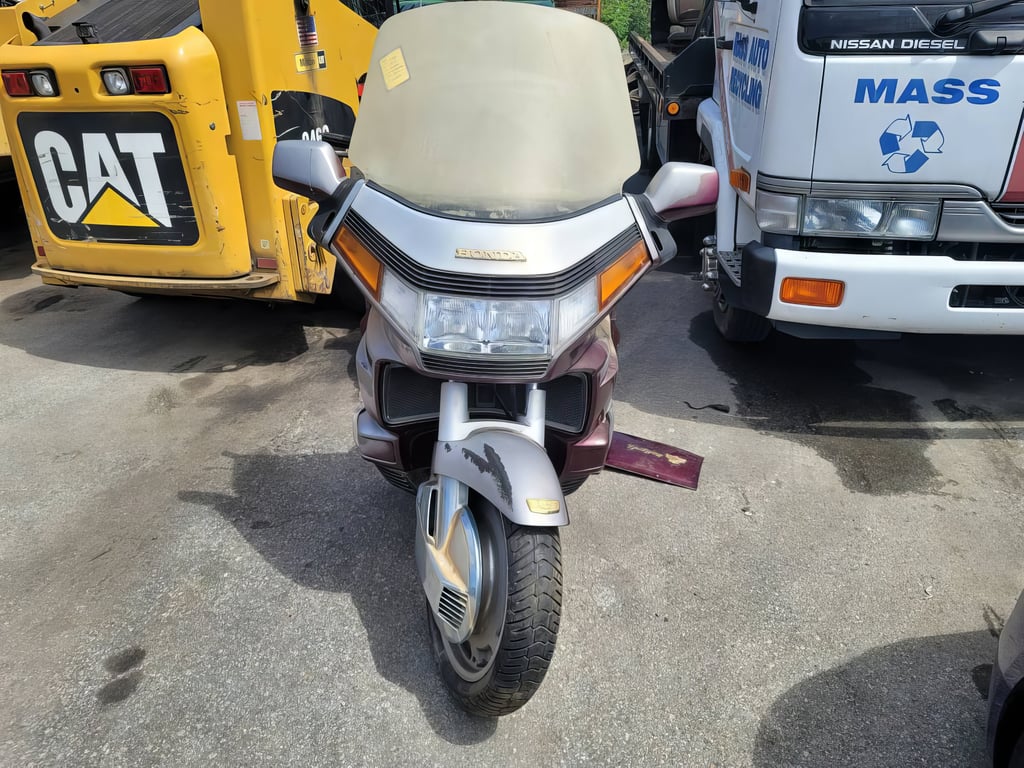 1989 Honda Gold Wing GL1500 Aspencade, before restoration: front view