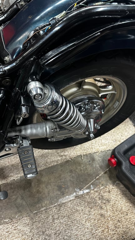 1995 Yamaha Virago 1100, restoration in progress: engine, lower frame and footpeg
