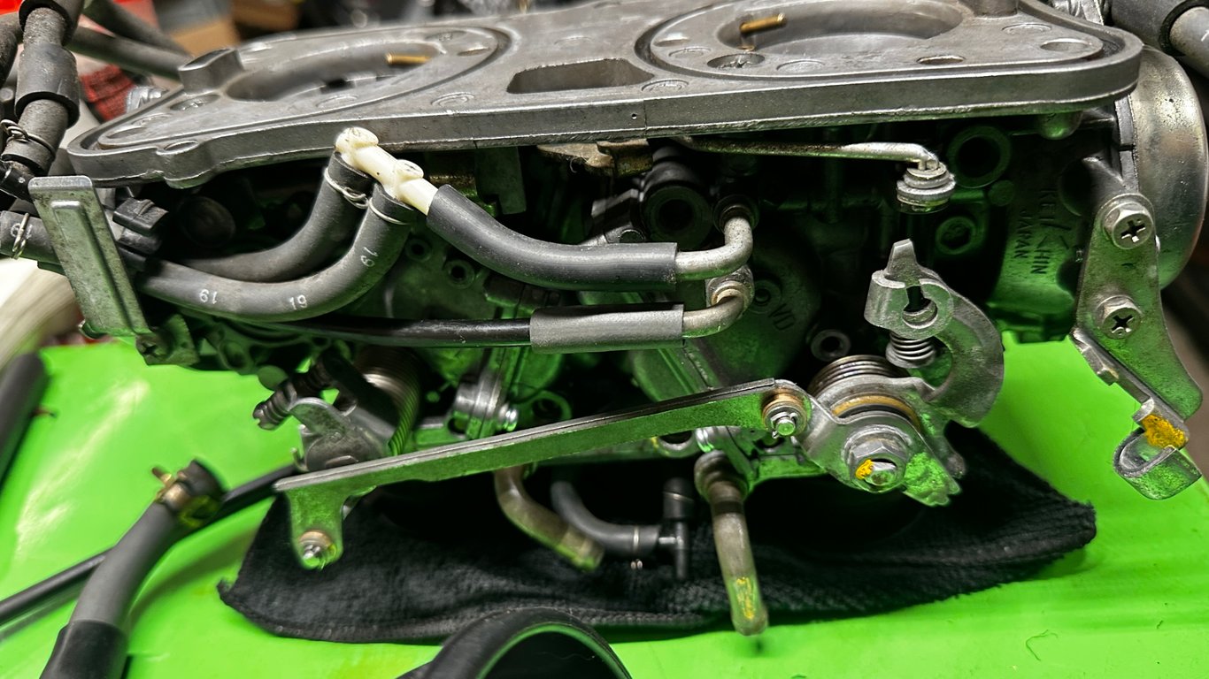 1989 Honda Gold Wing GL1500 Aspencade, restoration in progress: carburetor bank on a green work mat