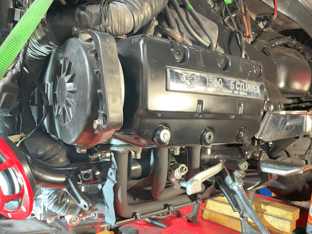 1995 red Honda Gold Wing GL1500 Interstate, during the restoration: engine with the bodywork removed