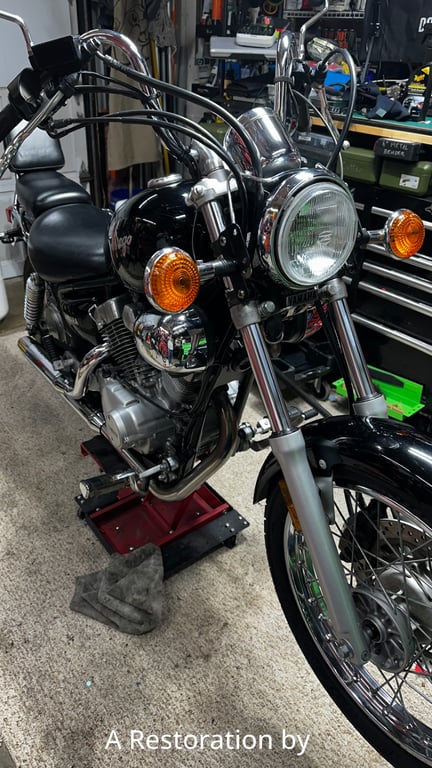 1996 Yamaha Virago XV250: front three-quarter view
