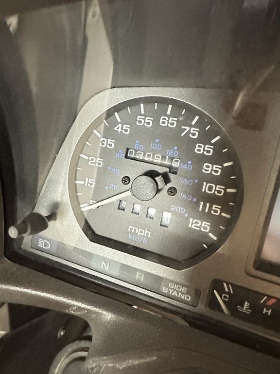 1988 Honda Gold Wing GL1500 Aspencade Kindle: speedometer and instrument cluster