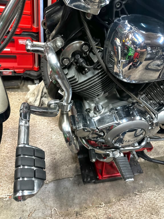 1995 Yamaha Virago 1100, restoration in progress: front of the engine and footpeg