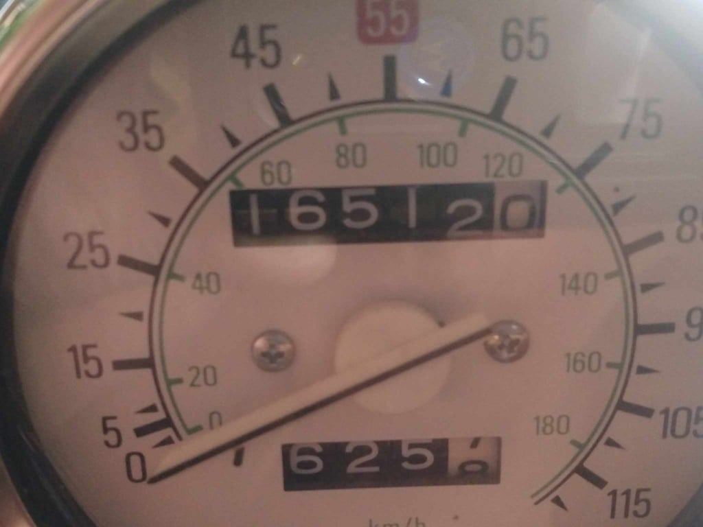 1995 Yamaha Virago 1100: speedometer and odometer close-up