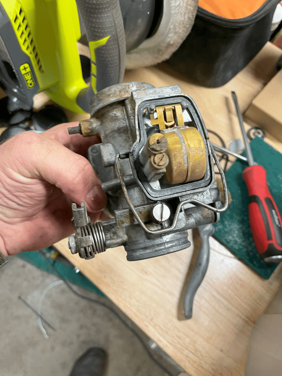 1974 Honda CB450 K4 “Krusty”, before restoration: carburetor held in hand