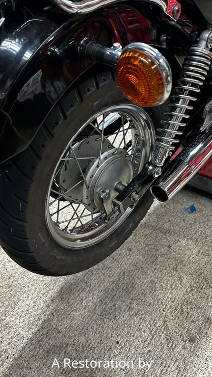 1996 Yamaha Virago XV250: rear wheel and turn signal