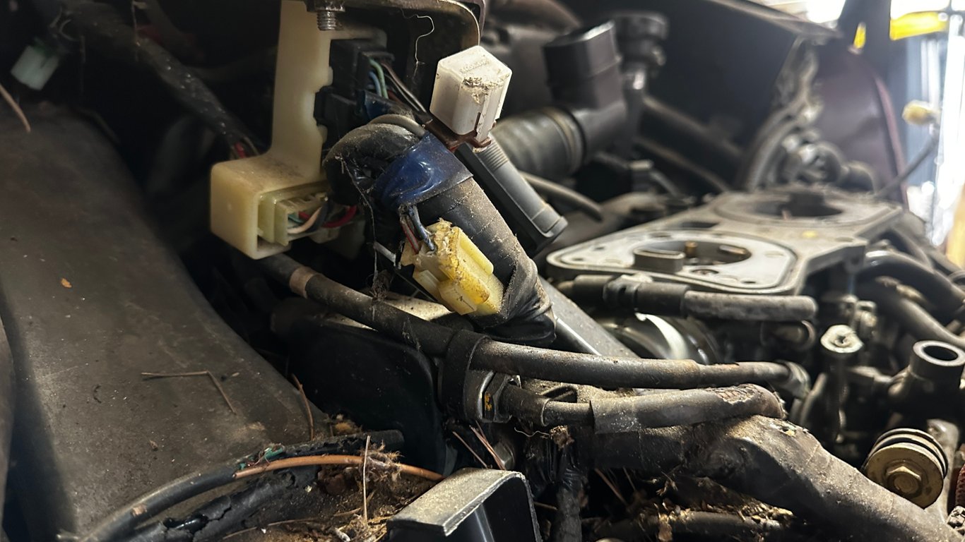 1989 Honda Gold Wing GL1500 Aspencade, restoration in progress: engine bay wiring and hoses