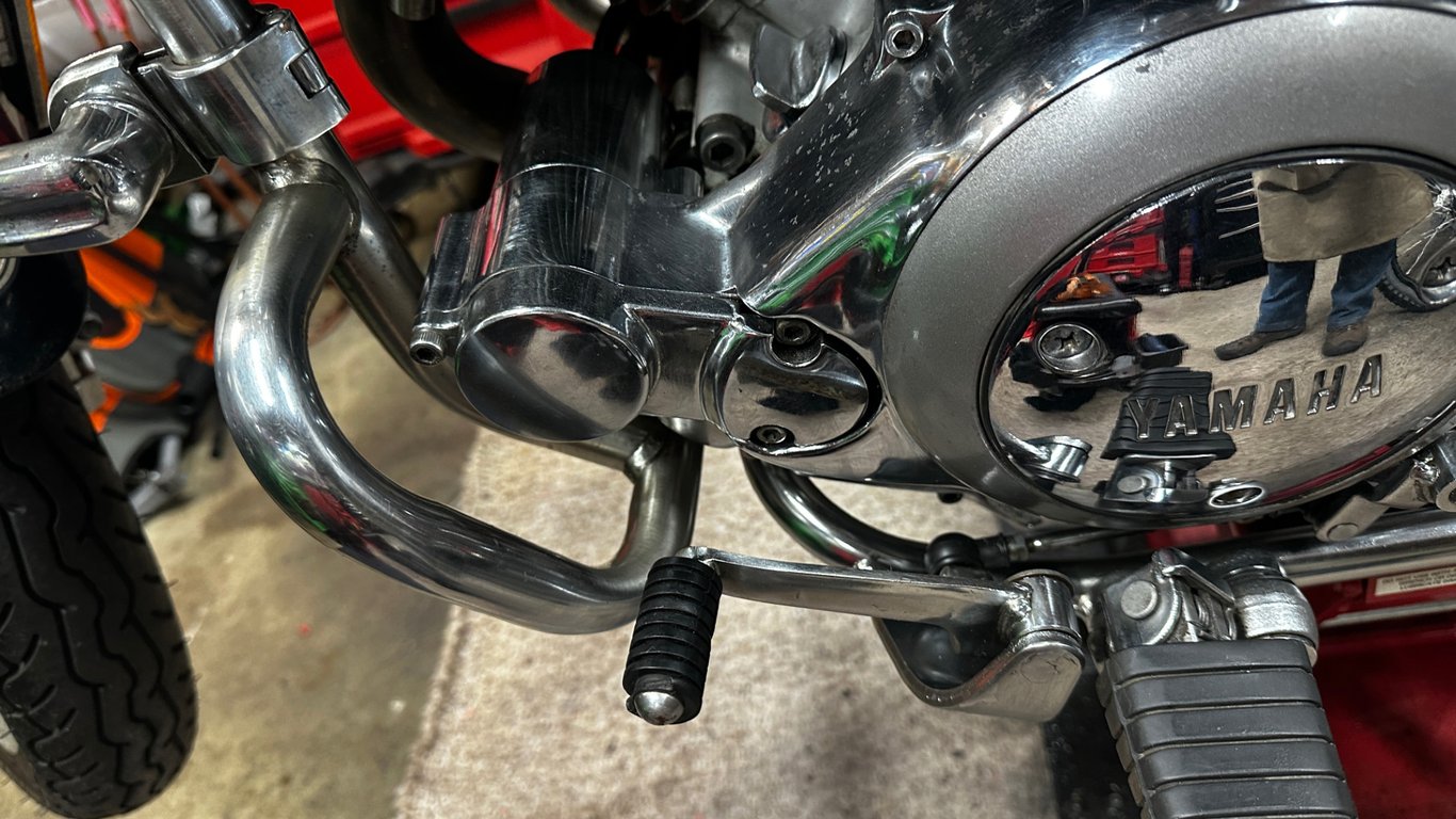 1995 Yamaha Virago 1100, restoration in progress: engine and chrome engine guard