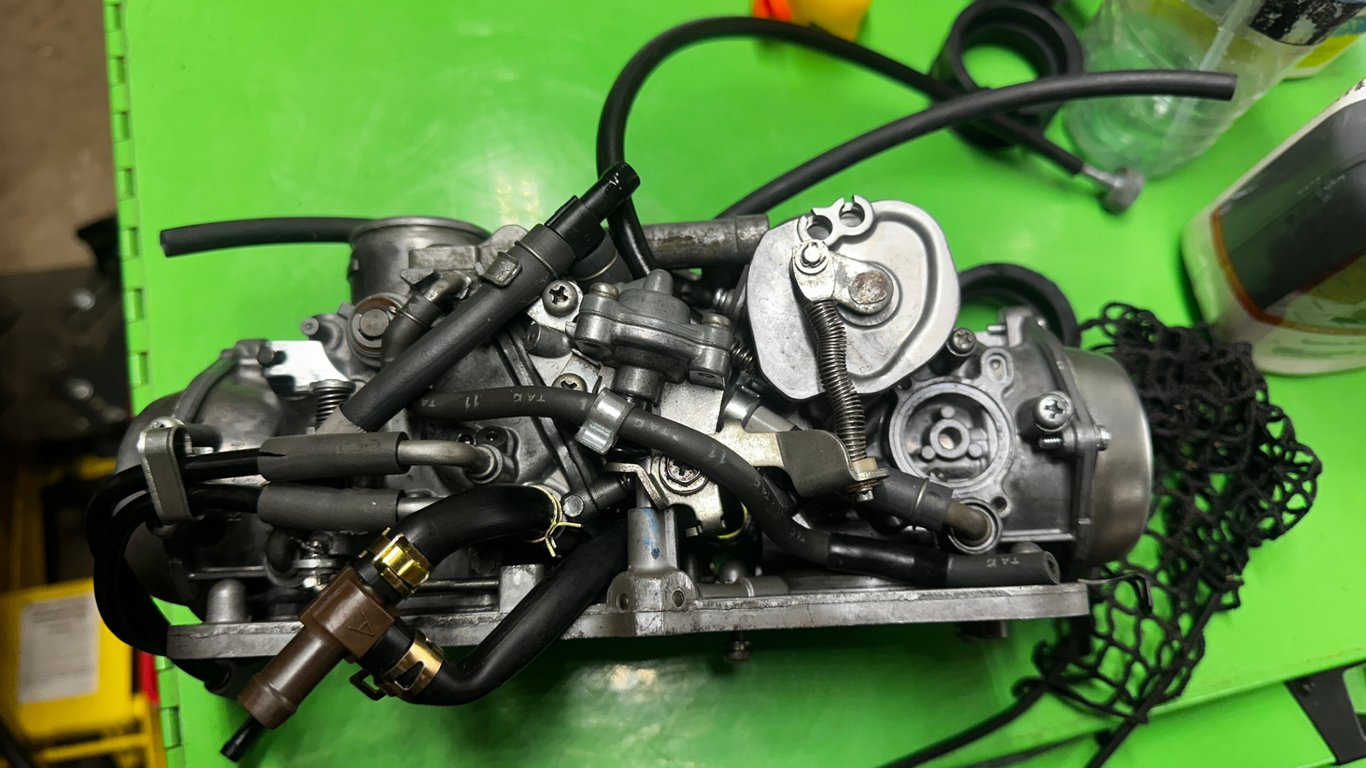 1989 Honda Gold Wing GL1500 Aspencade, restoration in progress: carburetor bank on a green work mat
