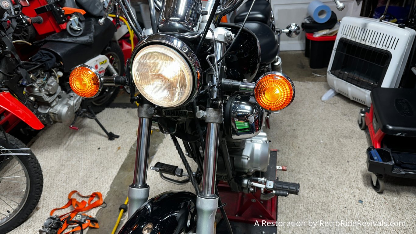 1996 Yamaha Virago XV250: headlight, front view