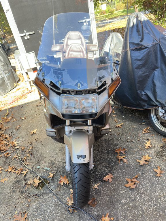 1988 Honda Gold Wing GL1500 Aspencade Kindle: front view of the Gold Wing with windshield and headlight