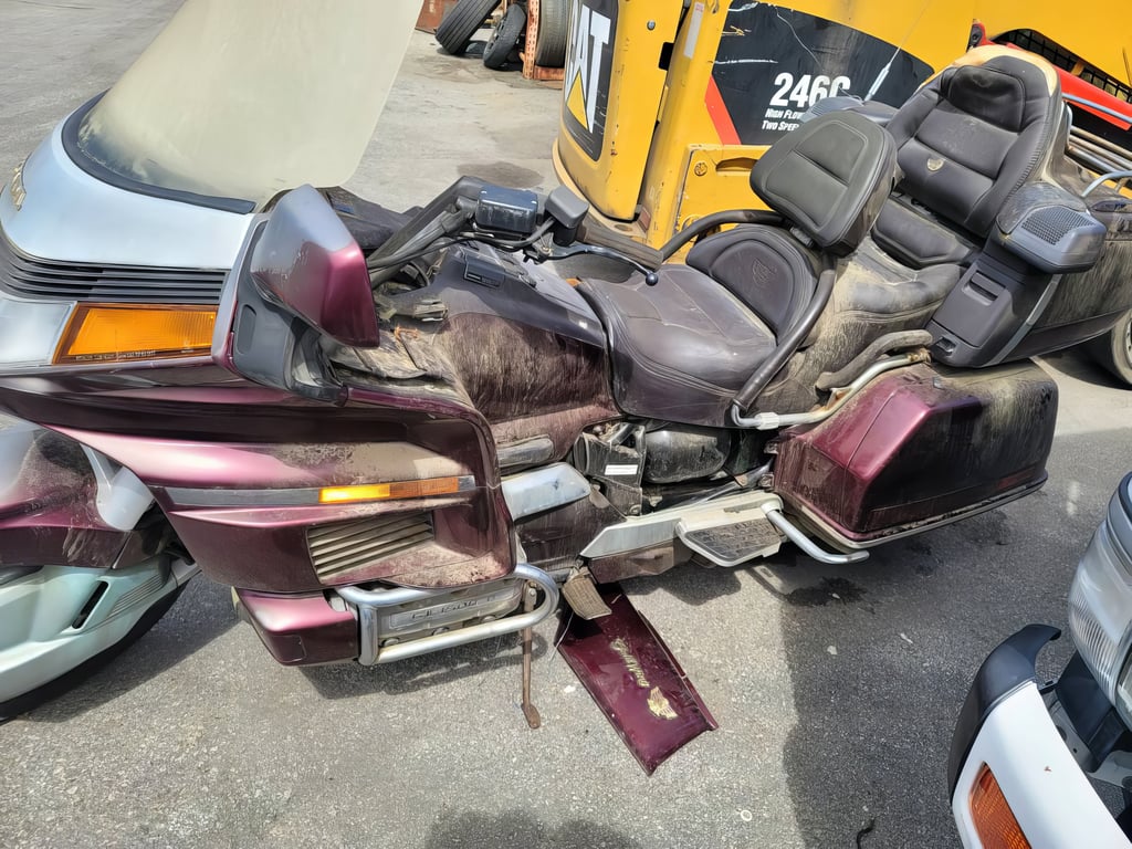 1989 Honda Gold Wing GL1500 Aspencade, before restoration: side view