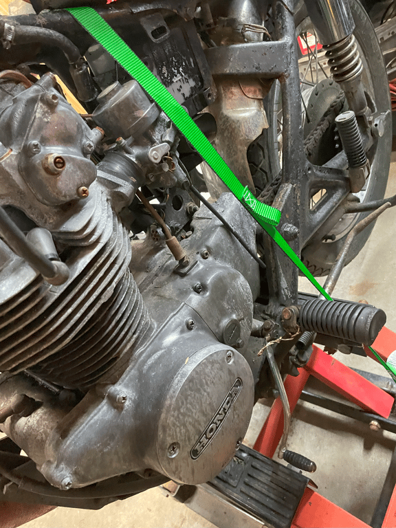 1974 Honda CB450 K4 “Krusty”: cylinder and carburetor area