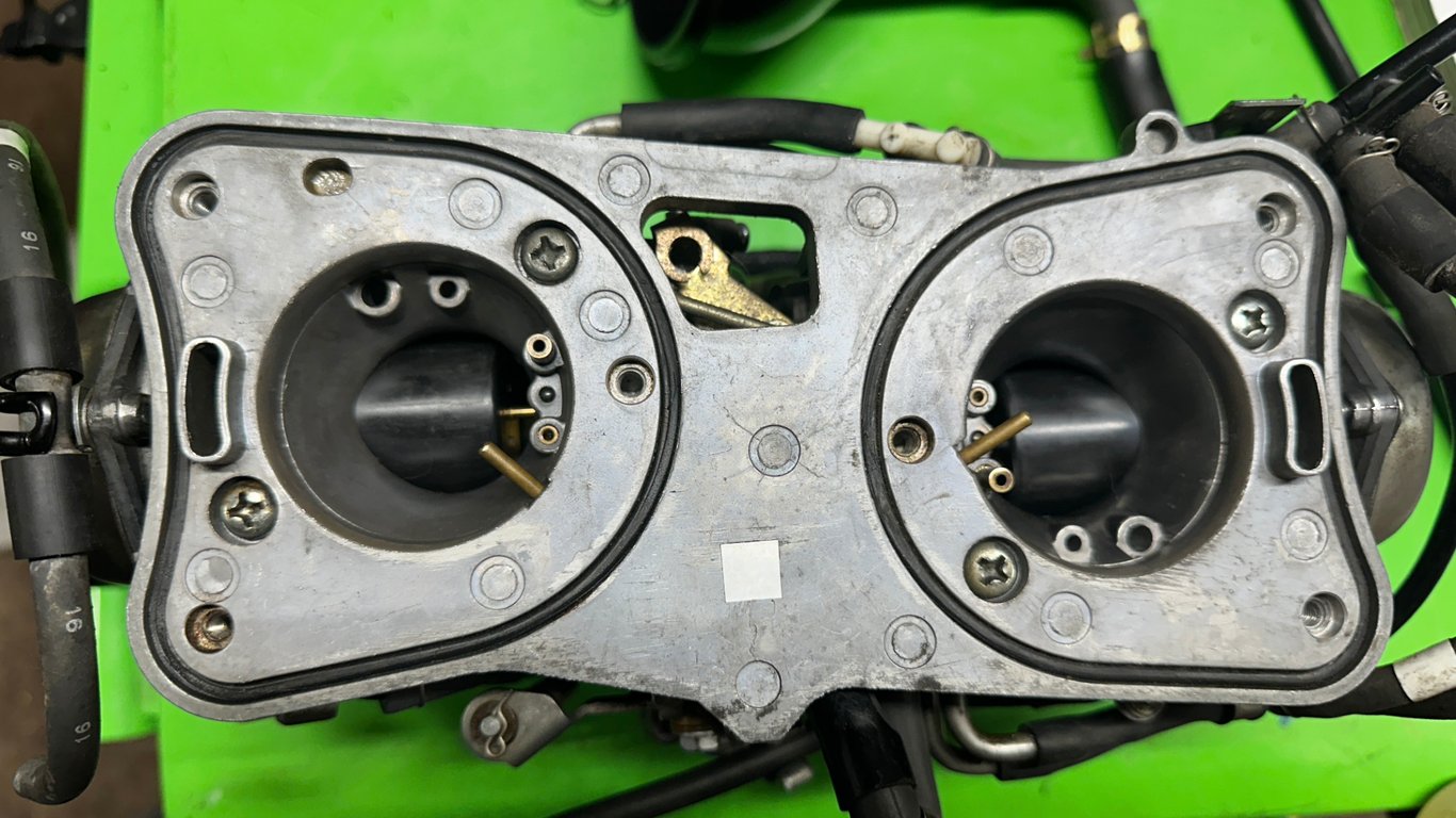 1989 Honda Gold Wing GL1500 Aspencade, restoration in progress: carburetor bank on a green work mat