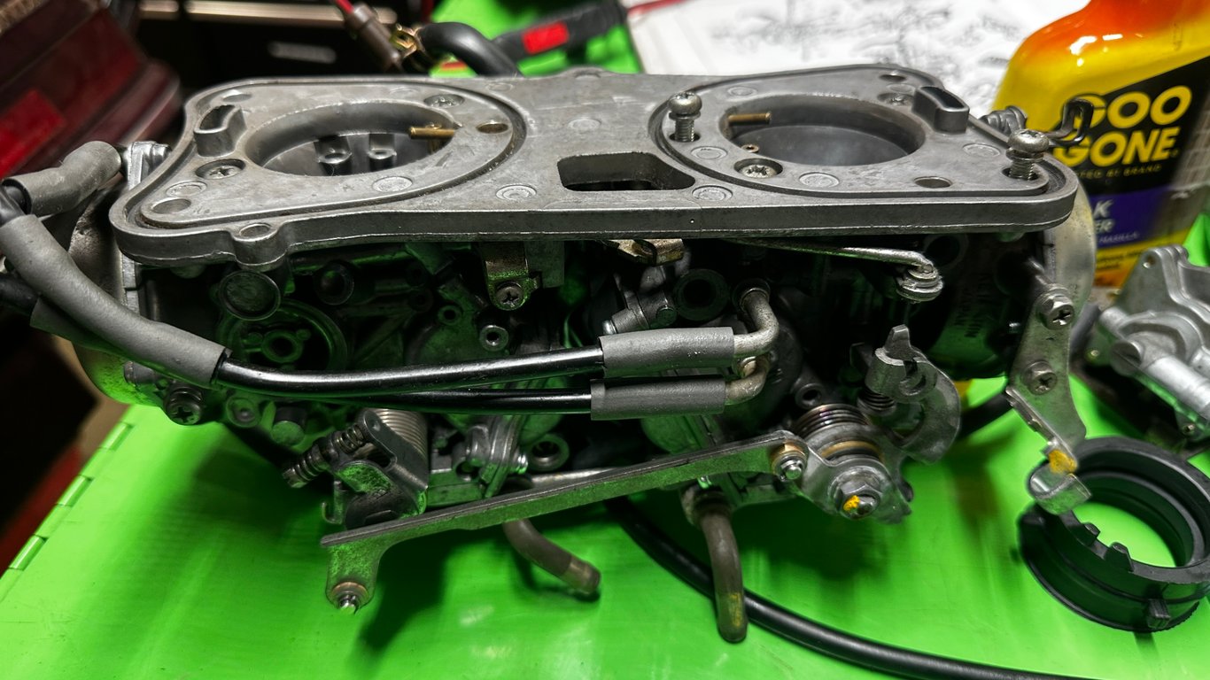 1989 Honda Gold Wing GL1500 Aspencade, restoration in progress: carburetor bank on a green work mat