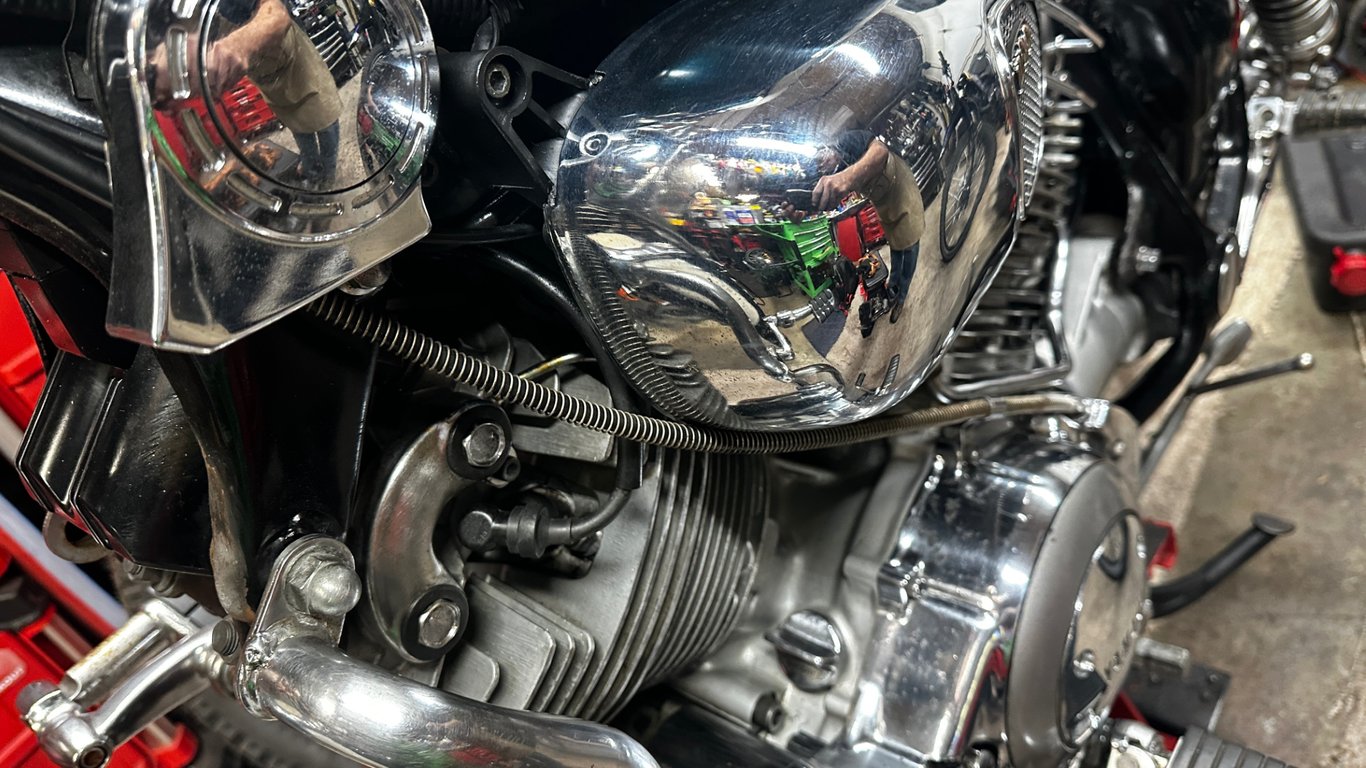 1995 Yamaha Virago 1100, restoration in progress: V-twin engine and chrome