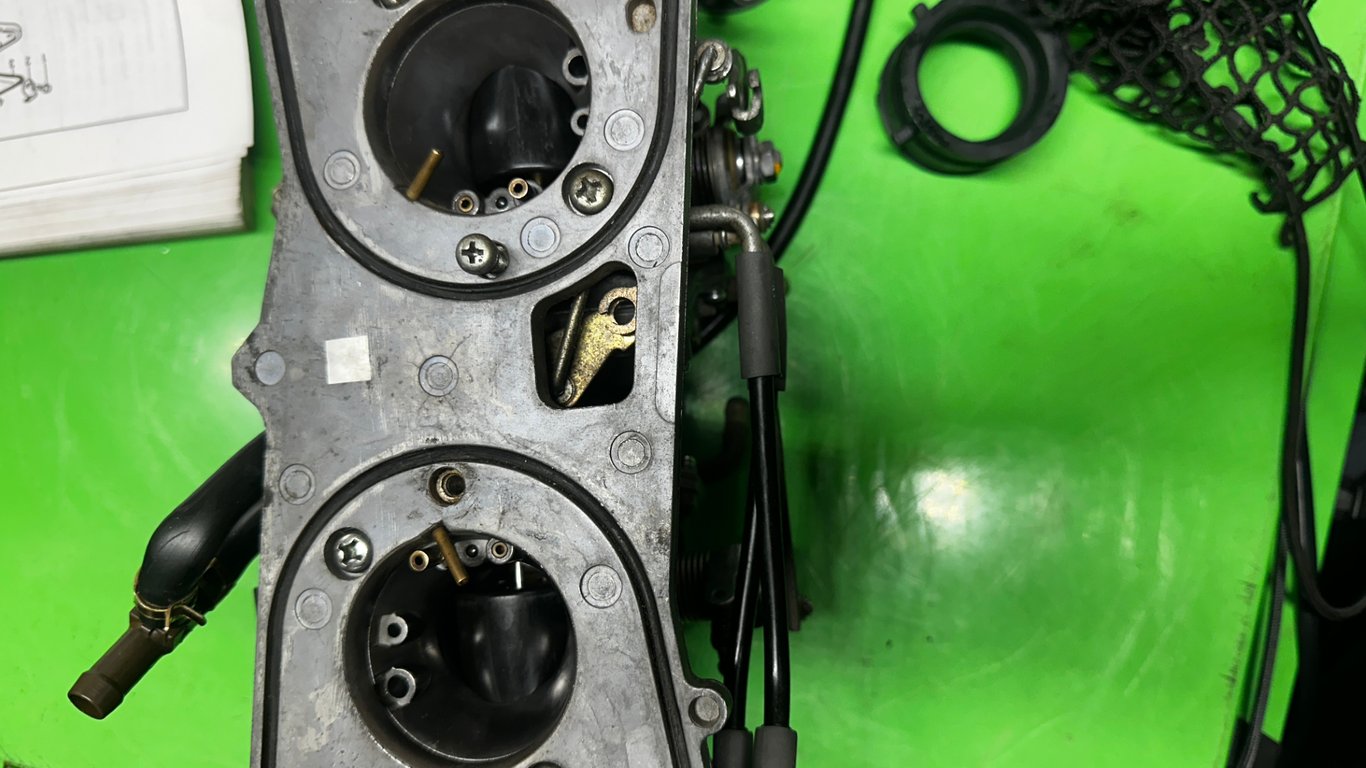 1989 Honda Gold Wing GL1500 Aspencade, restoration in progress: carburetor bank on a green work mat