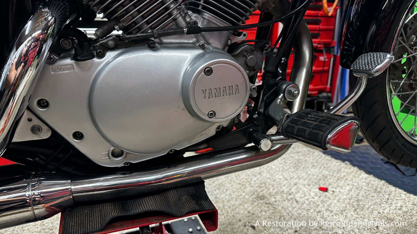 1996 Yamaha Virago XV250: engine side cover and exhaust