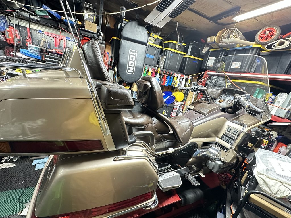 1988 Honda Gold Wing GL1500 Aspencade Kindle: assembled Gold Wing in the shop, left side